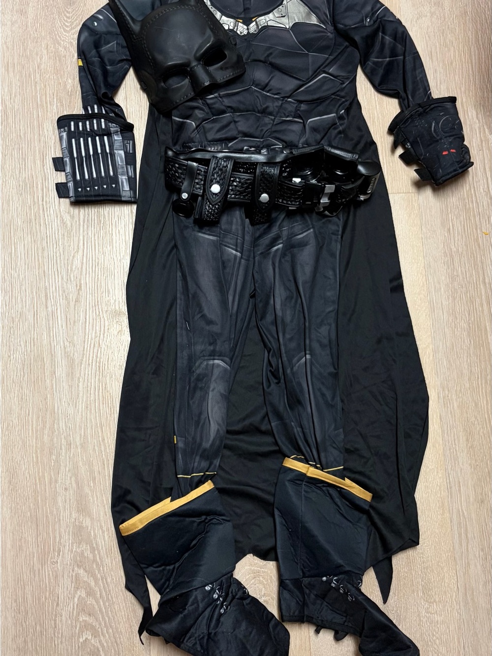 Boys Batman Superhero Costume with Mask and Utility Belt